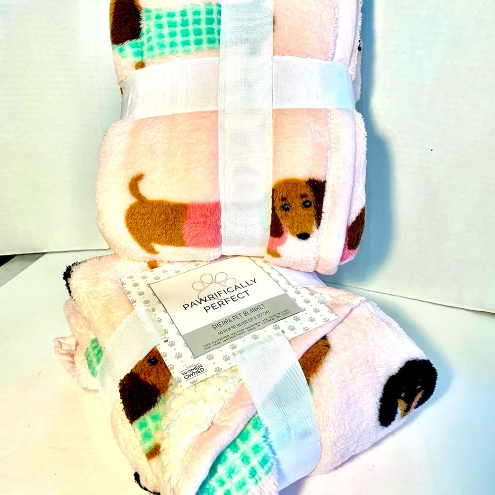 NEW Adorable pink all dachshund Sherpa blanket throw